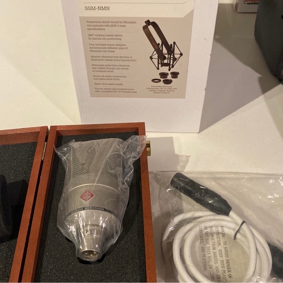 Microphone - Picture 3 of 5